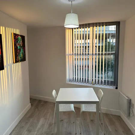 Modern Centre 1 Bed F4-ng Apartment *